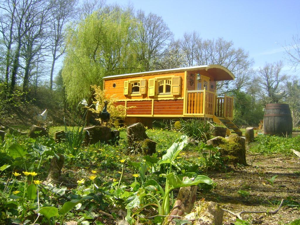 Les Roulottes De Saint-Sulpice Guest House Room photo